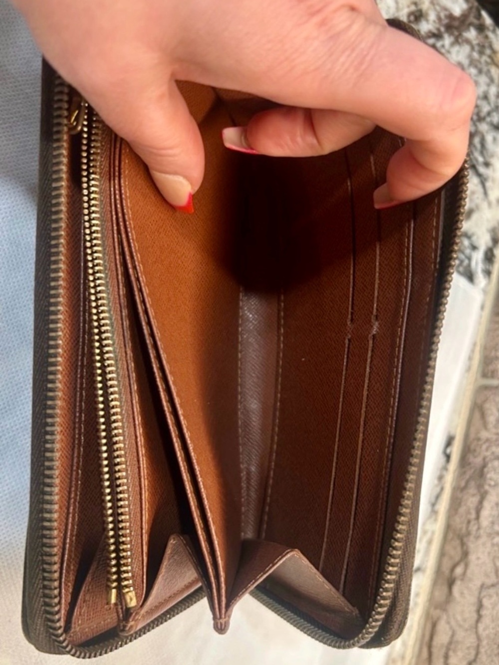 Louis Vuitton Monogram Zippy Wallet - Classic Brown Canvas - GUC - Picture 12 of 15